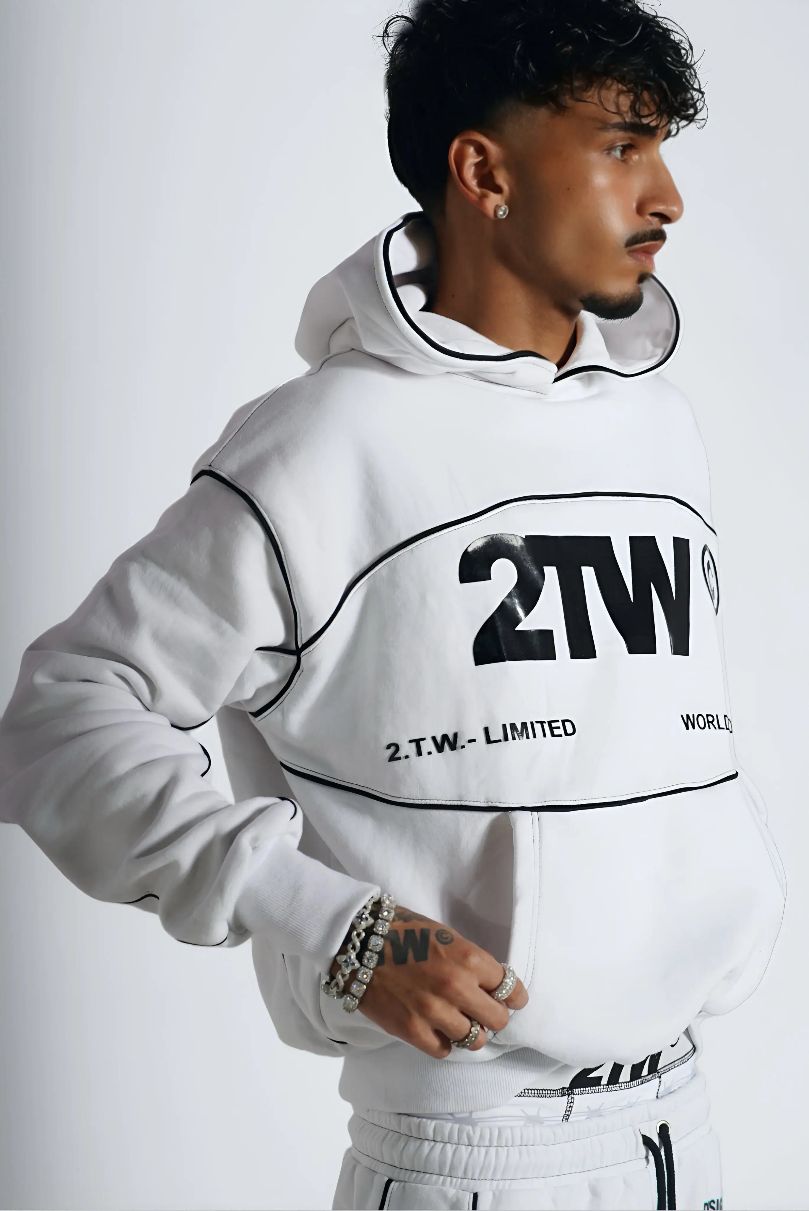 OFF-WHITE ESSENTIAL HOODIE