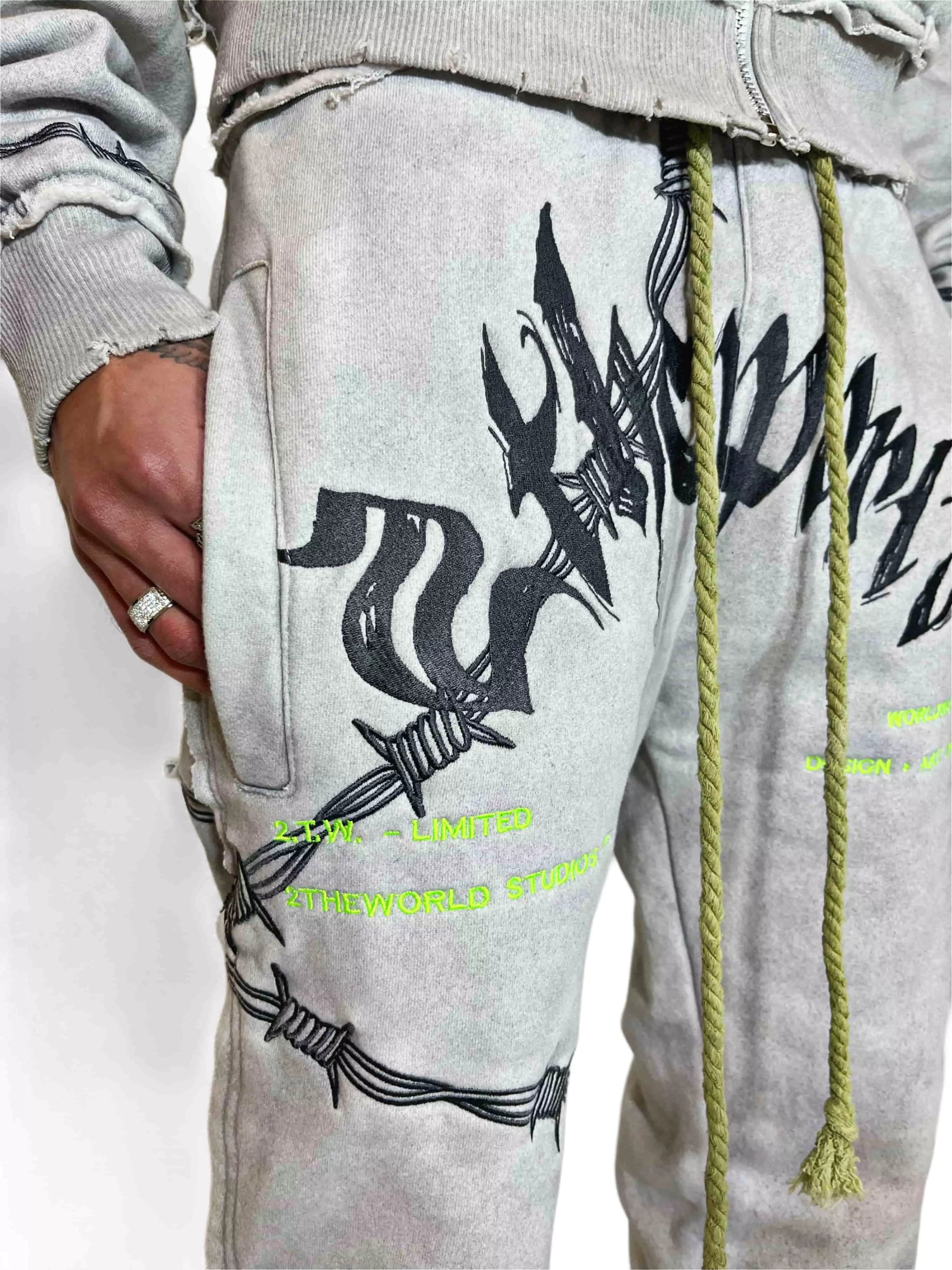 95 Neon Sweats - 2THEWORLD©