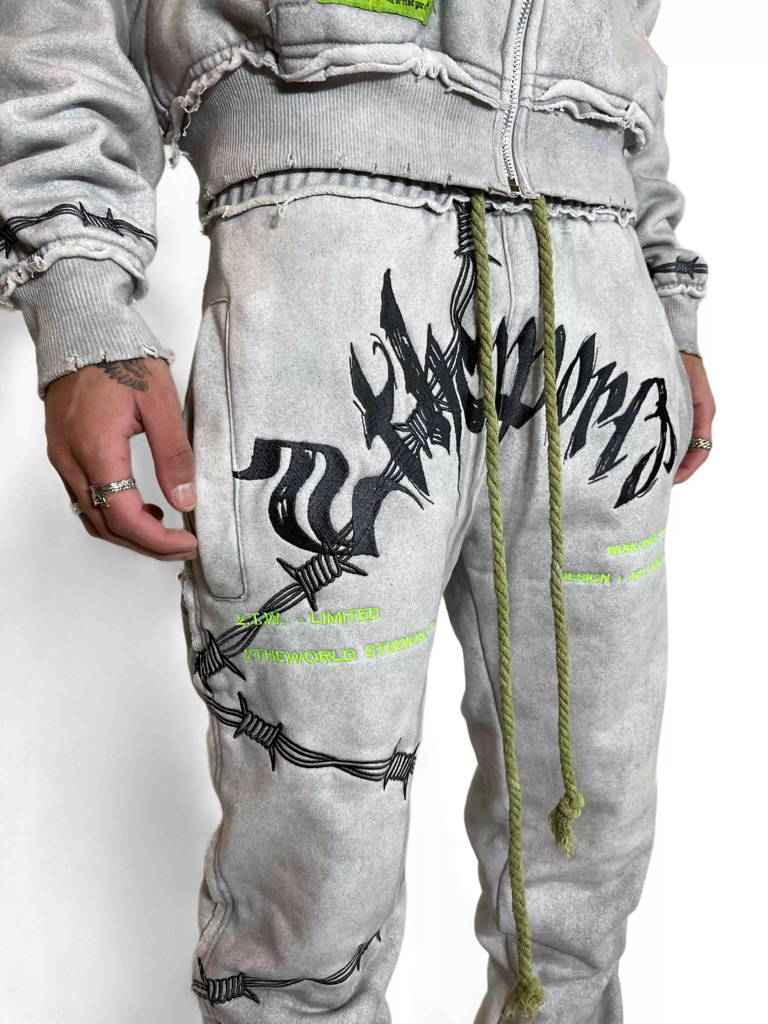 95 Neon Sweats - 2THEWORLD©