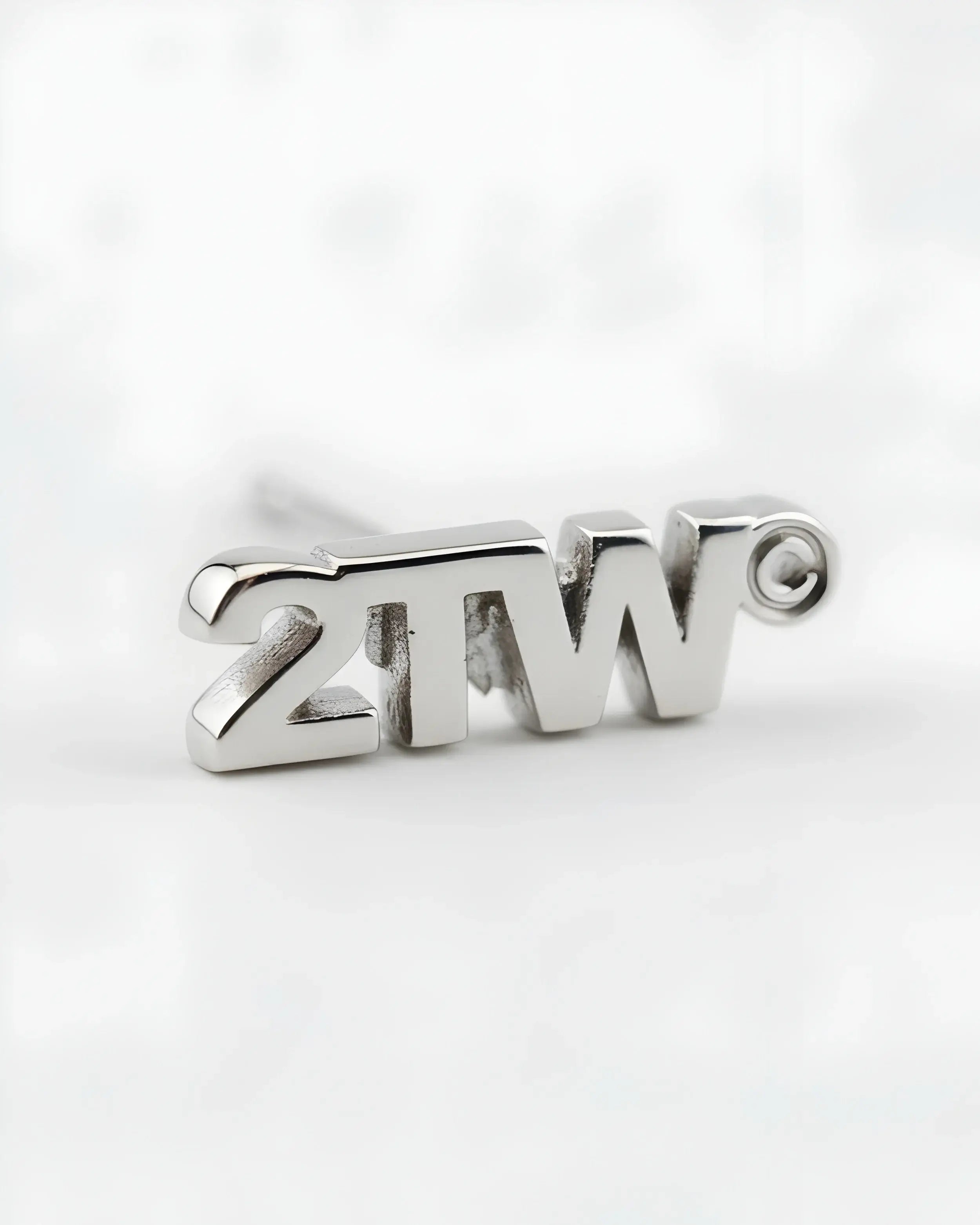 2TW GOLD-PLATED STUDS