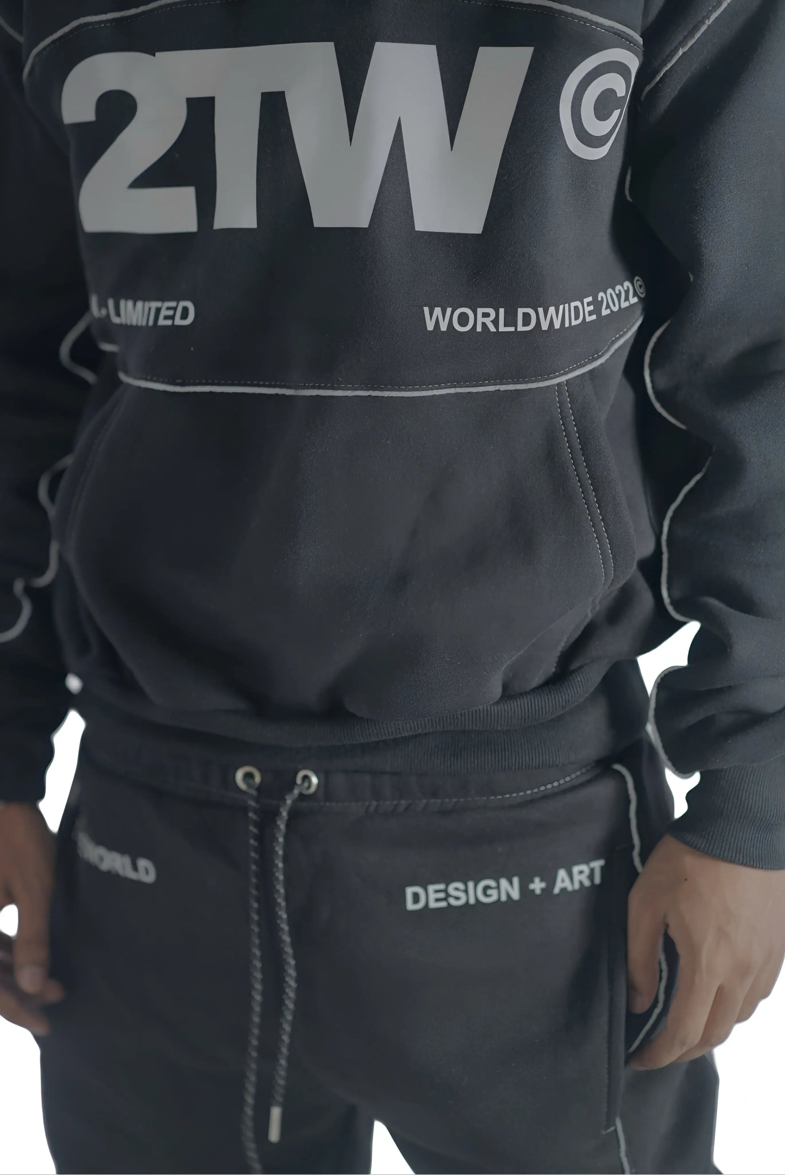 REFLECTIVE ESSENTIAL HOODIE