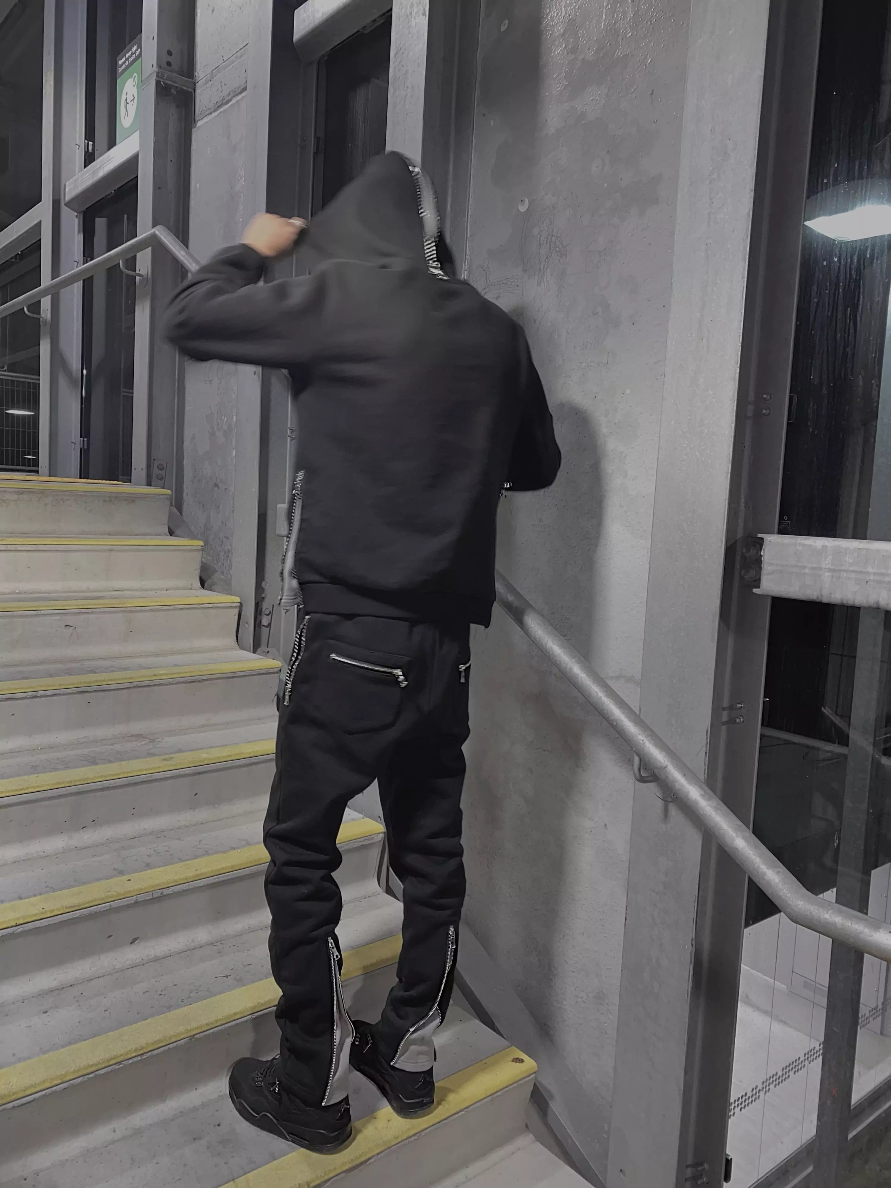 CARGOS