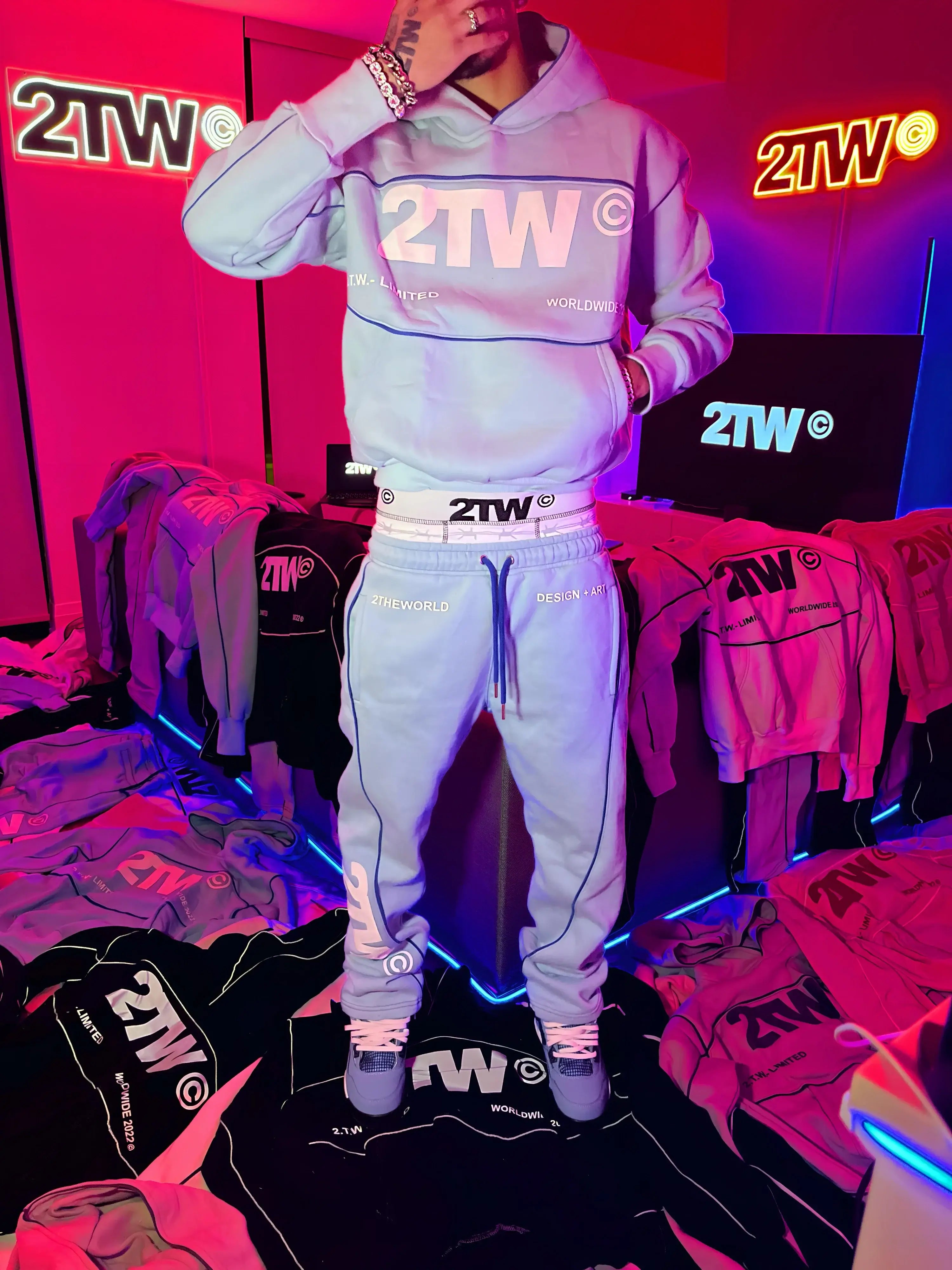 UNC BLUE ESSENTIAL SWEATS
