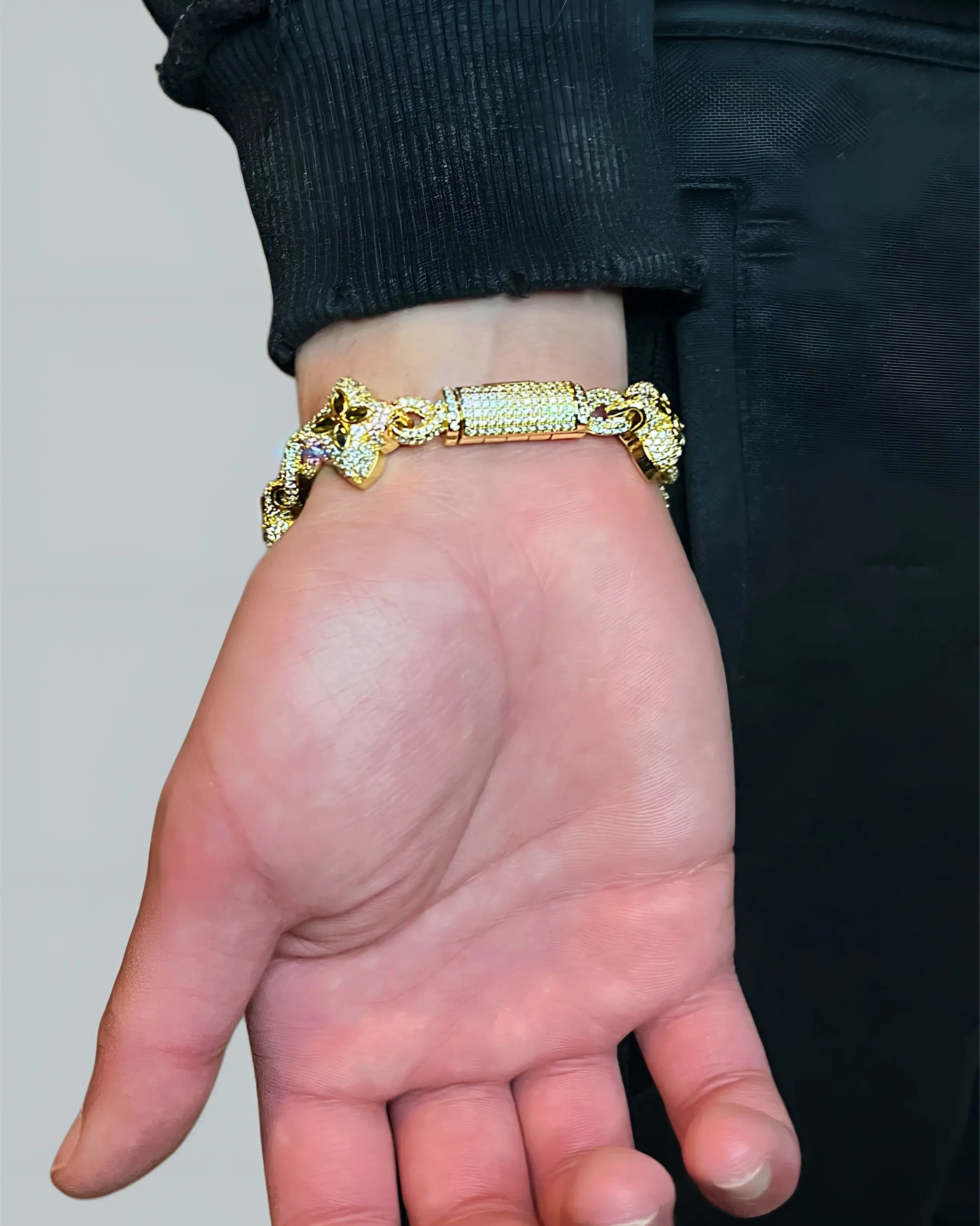 Gold Iced Clover Bracelet + FREE CHAIN