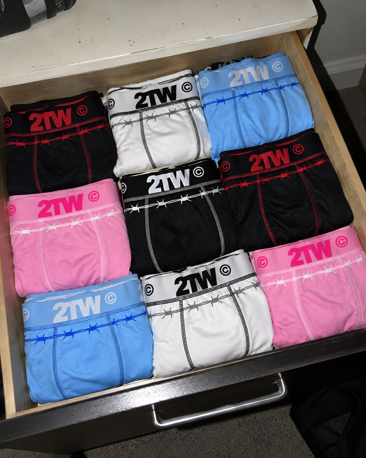 BLACK ESSENTIAL BOXERS