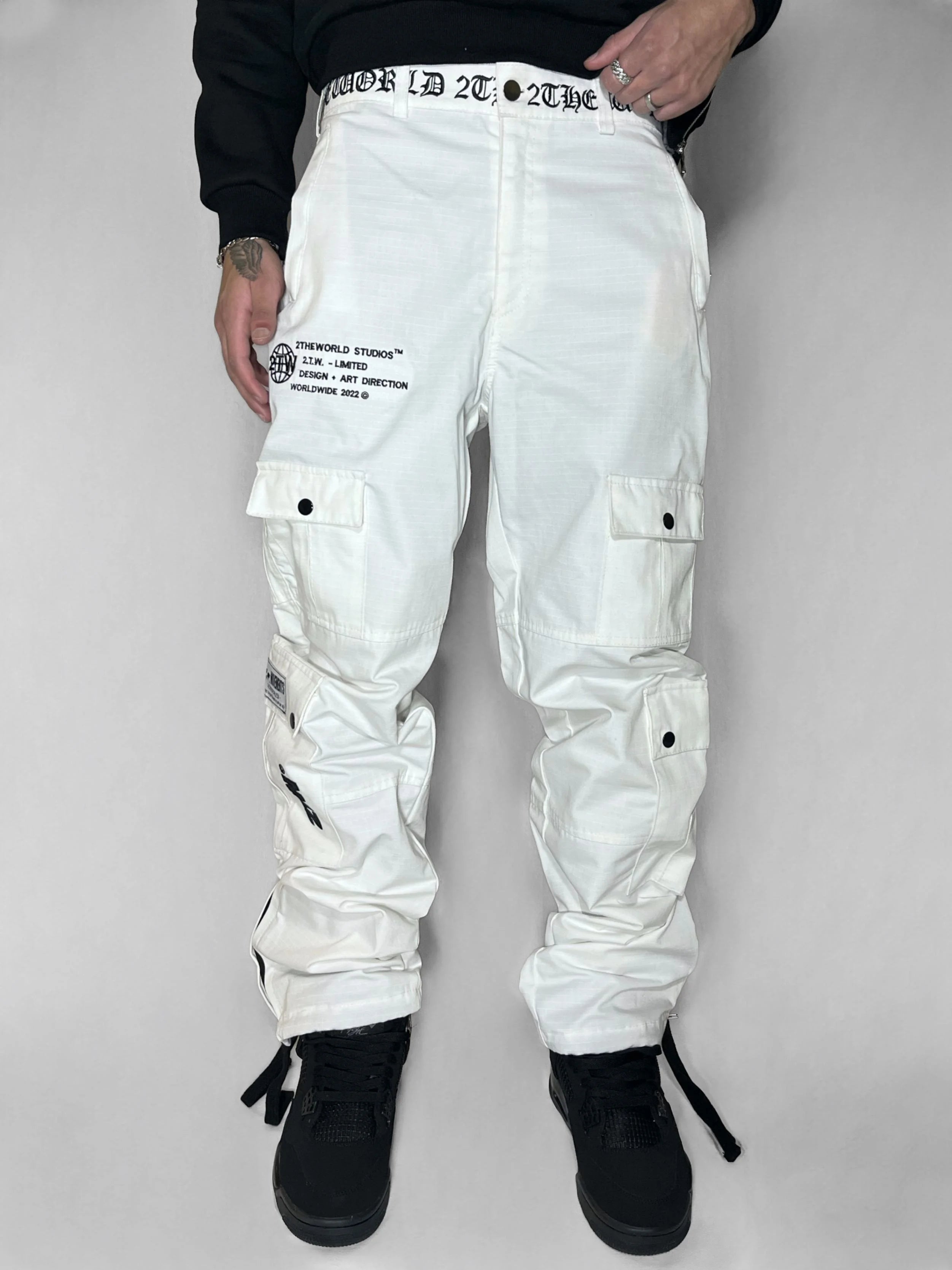 ARCTIC Cargos - White