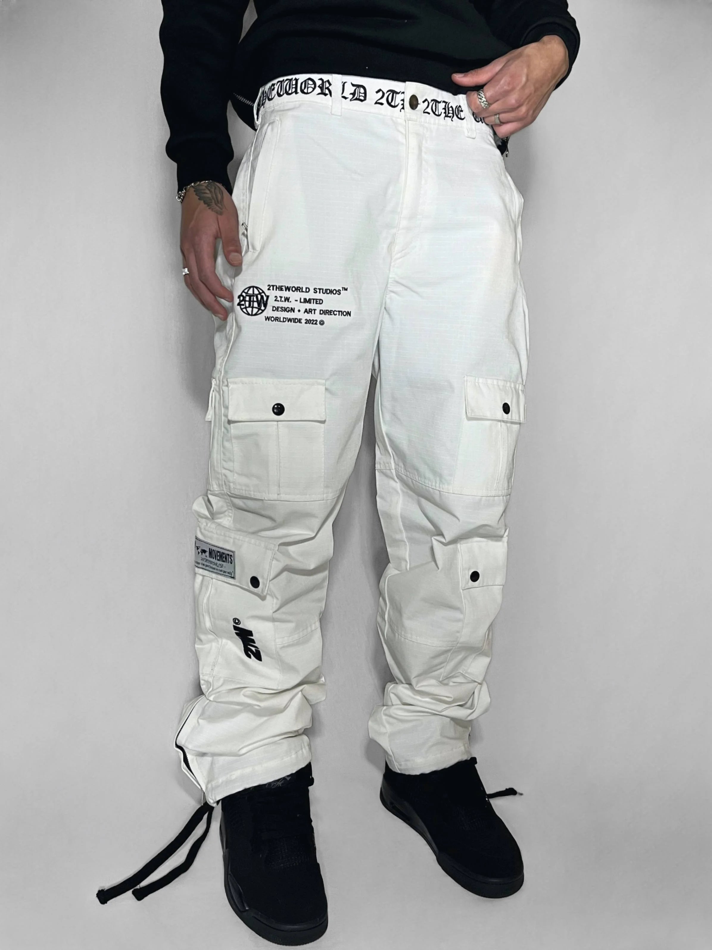 ARCTIC Cargos - White