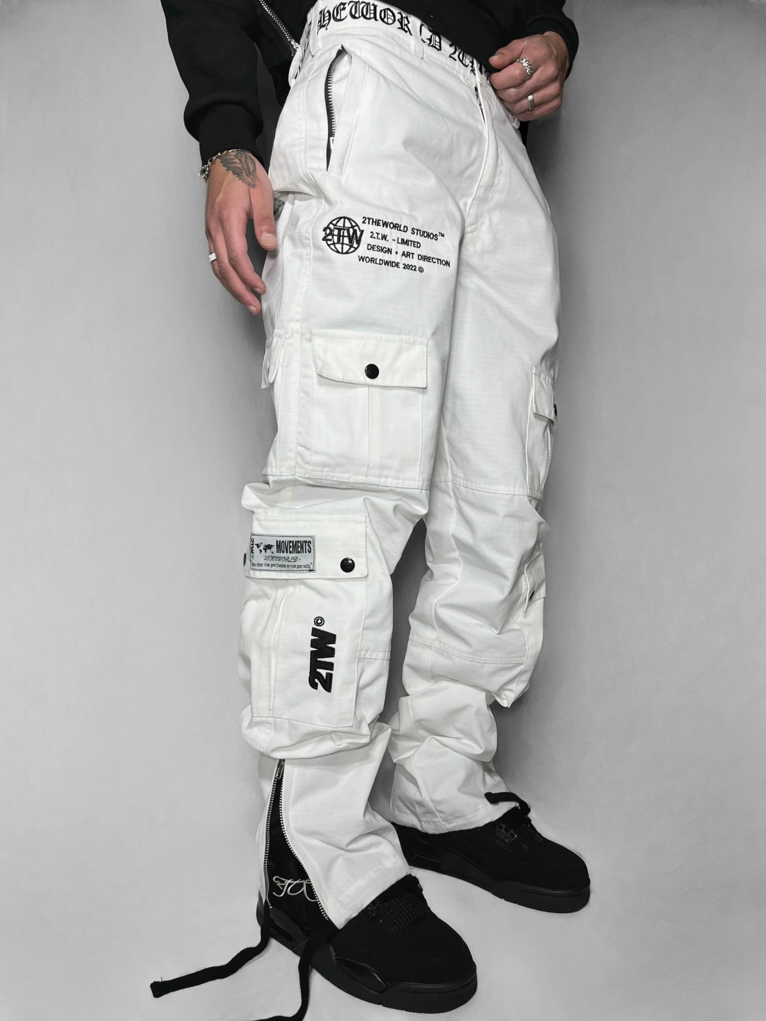 ARCTIC Cargos - White