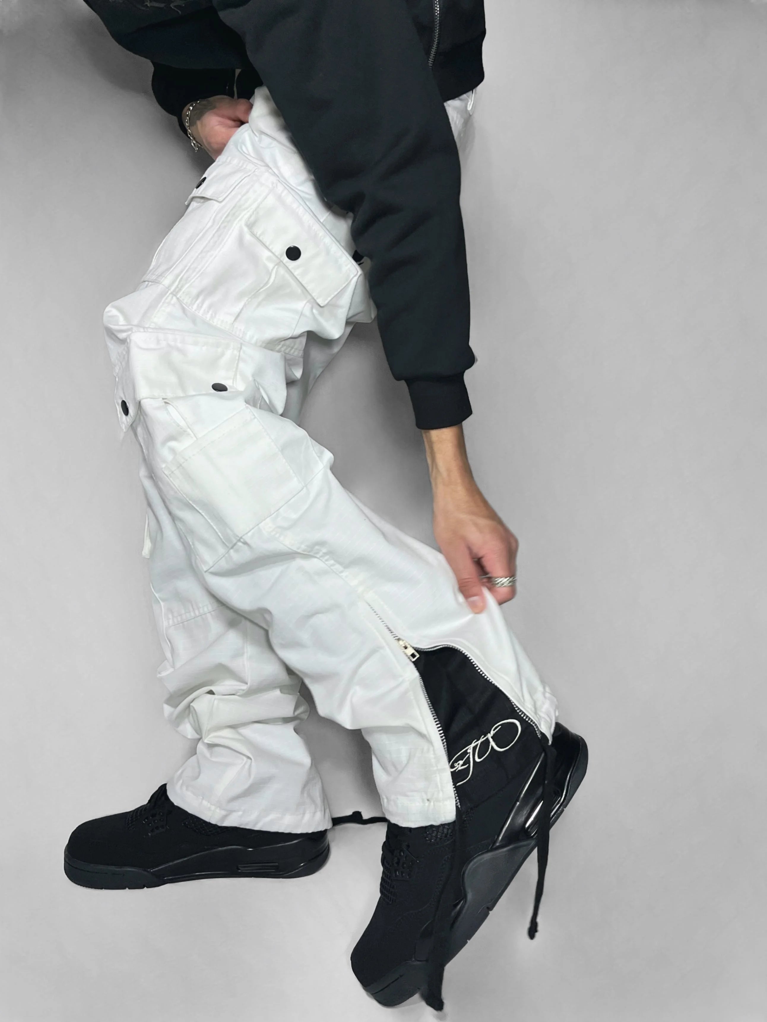 ARCTIC Cargos White