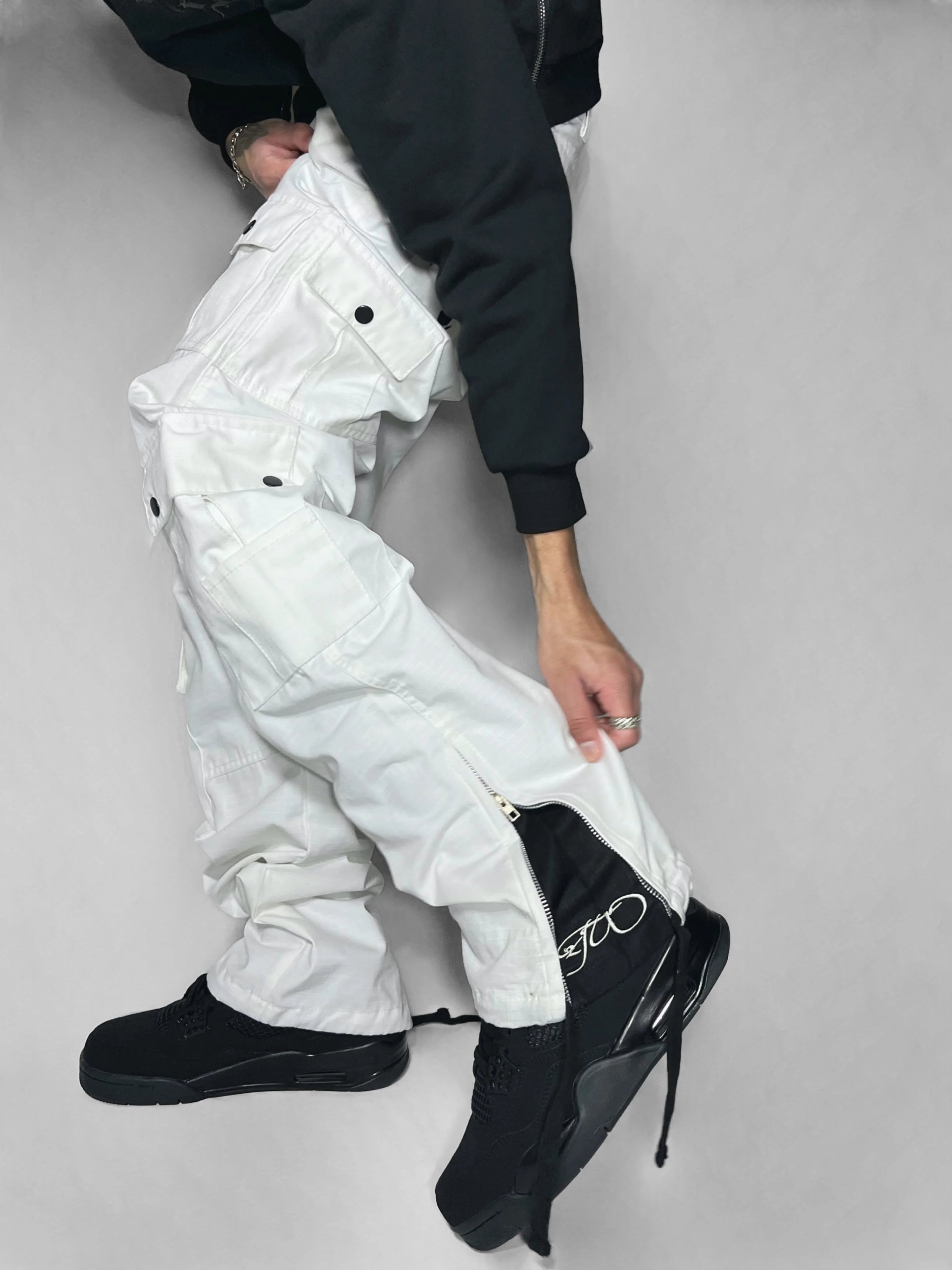 ARCTIC Cargos - White